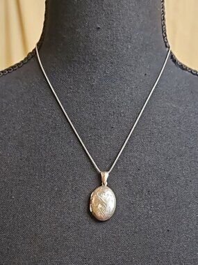Vintage 90's Hand Engraved Locket Marked 925 On A Rhodium Plated Sterlin…
